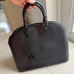Louis Vuitton Alma bag Elegant Black Satchel